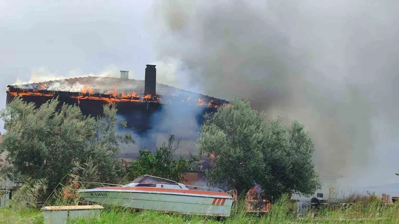 Çanakkale Ayvacık’ta Villa Yangını: Büyük Hasar Oluştu