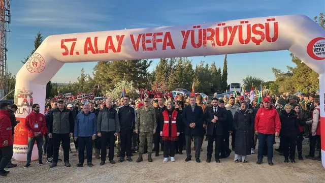 Çanakkale’de 57’nci Alay’a Vefa Yürüyüşü: Binler Şehitlerin İzinde Conkbayırı’na Yürüdü