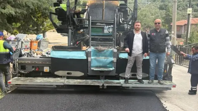 Çanakkale’de Yeşilyurt Köyü Yoluna Sıcak Asfalt Çalışması Başladı