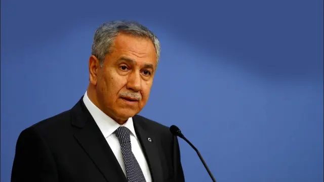 Bülent Arınç'tan Ahmet Davutoğlu'na Çarpıcı Çıkış: AK Parti Bizim Evimiz