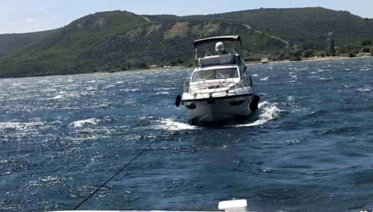 Çanakkale Boğazı’nda Arızalanan Tekne Kurtarıldı