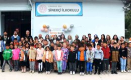 Çanakkale Sosyal Bilimler Meslek Yüksekokulu öğrencileri Sinekçi köyündeki çocuklara deprem eğitimi verdi
