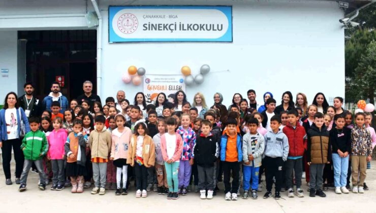 Çanakkale Sosyal Bilimler Meslek Yüksekokulu öğrencileri Sinekçi köyündeki çocuklara deprem eğitimi verdi