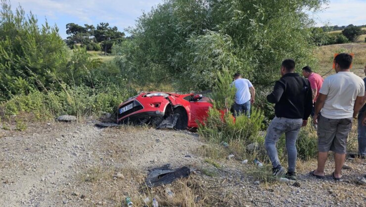 Çanakkale’de otomobil şarampole yuvarlandı: 3 yaralı