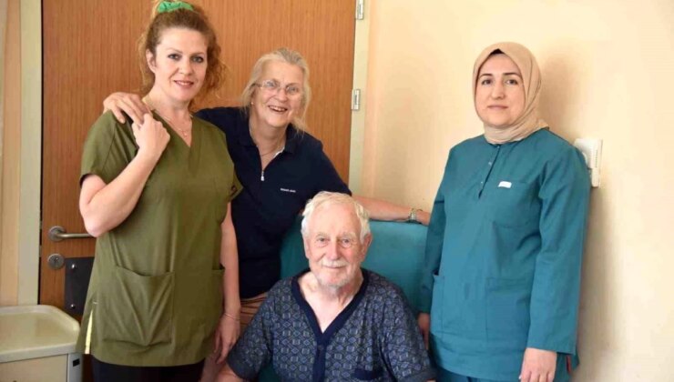 Çanakkale’de tur otobüsünden düşen Alman turist sağlığına kavuştu