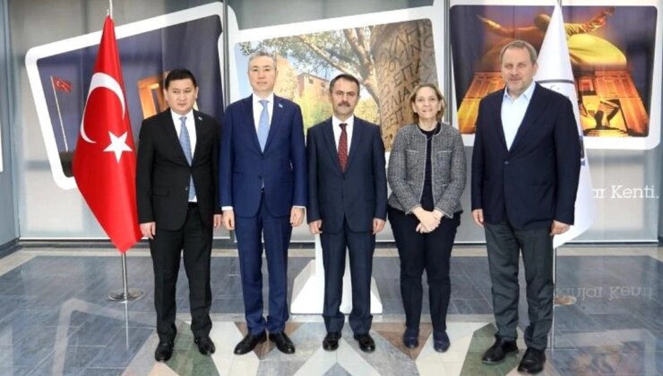 Kazakistan’ın Ankara Büyükelçisi Çanakkale Valisi’ni ziyaret etti