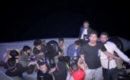 Çanakkale açıklarında 18 düzensiz göçmen kurtarıldı
