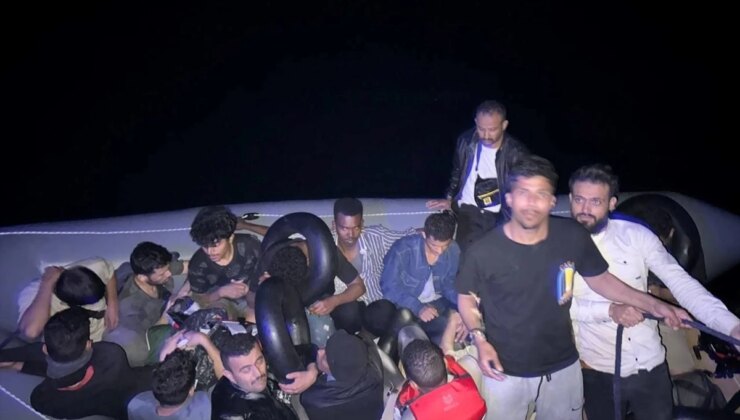 Çanakkale açıklarında 18 düzensiz göçmen kurtarıldı