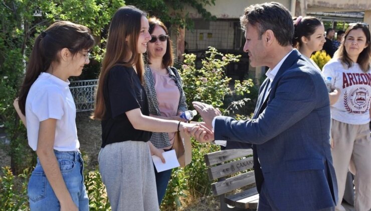 Çanakkale Belediye Başkanı LGS’ye giren öğrencilere moral verdi
