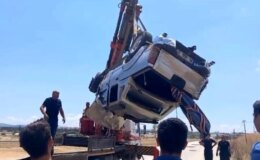 Çanakkale hafif ticari araç takla attı, 3 kişi yaralandı