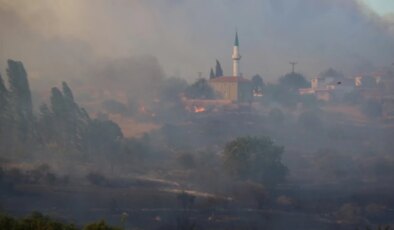 Çanakkale’de çöplükte çıkan yangın ormana sıçradı, 1 mahalle tahliye edildi