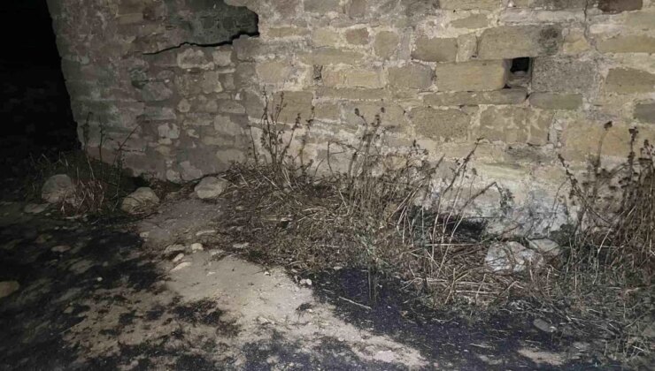 Çanakkale’deki orman yangınında tarihi köşk tehlikeden kıl payı kurtuldu