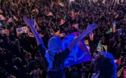 Fransa’da aşırı sağcıların seçim zaferine tepki gösteren yüzlerce kişi sokağa indi
