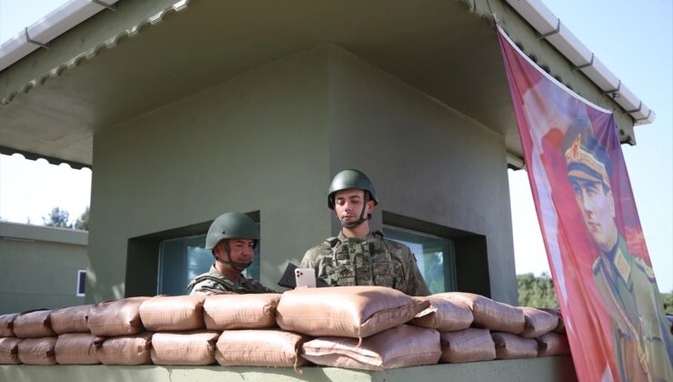 Gelibolu’da 18. Mekanize Piyade Tugayı’nda Bayramlaşma Töreni