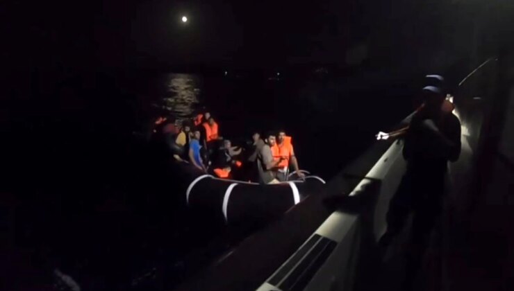 Yunan Sahil Güvenlik Ekipleri Tarafından Ölüme Terk Edilen Kaçak Göçmenler Kurtarıldı