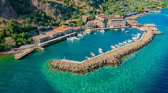 Assos’ta gezilecek en güzel yerler neresi? Assos’ta denize girilir mi? Assos bir günde gezilir mi?