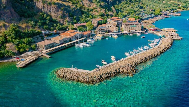 Assos’ta gezilecek en güzel yerler neresi? Assos’ta denize girilir mi? Assos bir günde gezilir mi?