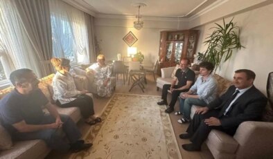 Çanakkale Valisi ve eşi Koruyucu Aileleri Ziyaret Etti
