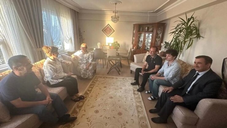 Çanakkale Valisi ve eşi Koruyucu Aileleri Ziyaret Etti