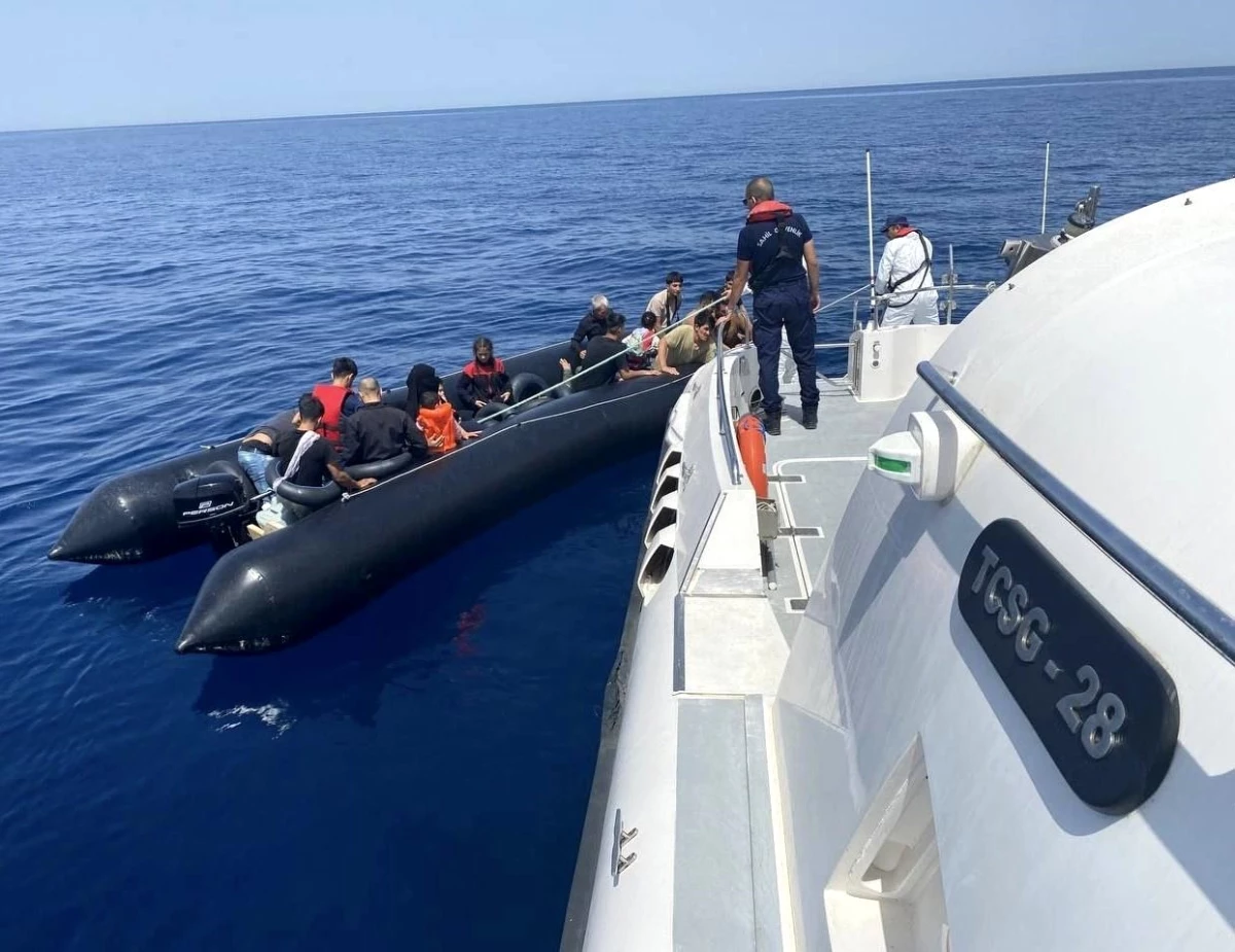 Çanakkale’de 56 kaçak göçmen kurtarıldı