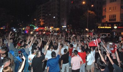 Milli Takım’ın çeyrek finale yükselmesi coşkuyla kutlandı