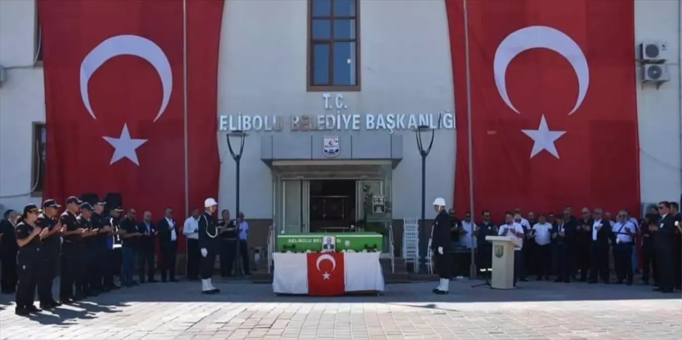 Çanakkale Gelibolu’da Belediye Başkan Yardımcısı Selçuk Bartan’ın Cenazesi Toprağa Verildi