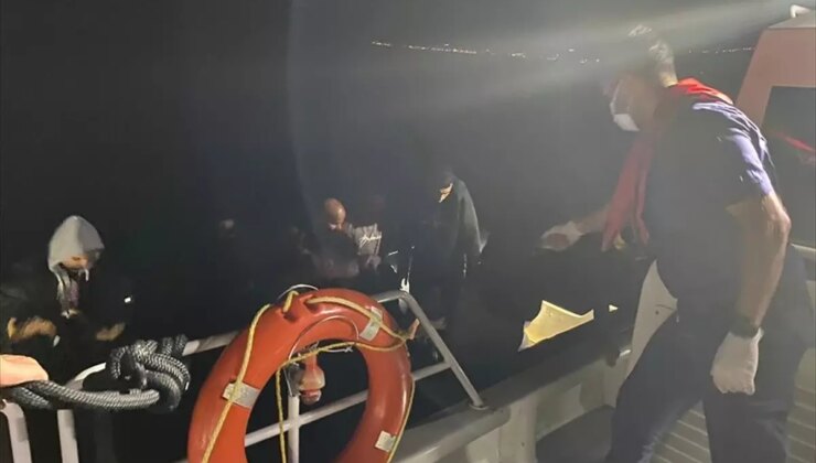 Çanakkale’de 21 Düzensiz Göçmen Kurtarıldı