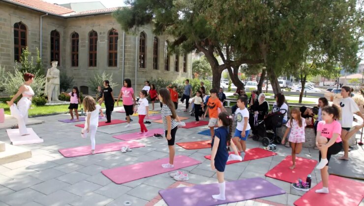 Edirne’de Çocuklara Yönelik ‘Müzede Yoga’ Etkinliği Düzenlendi