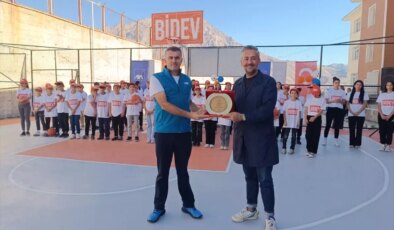 Hakkari’de Basketbol Sahası Açılışı Gerçekleşti