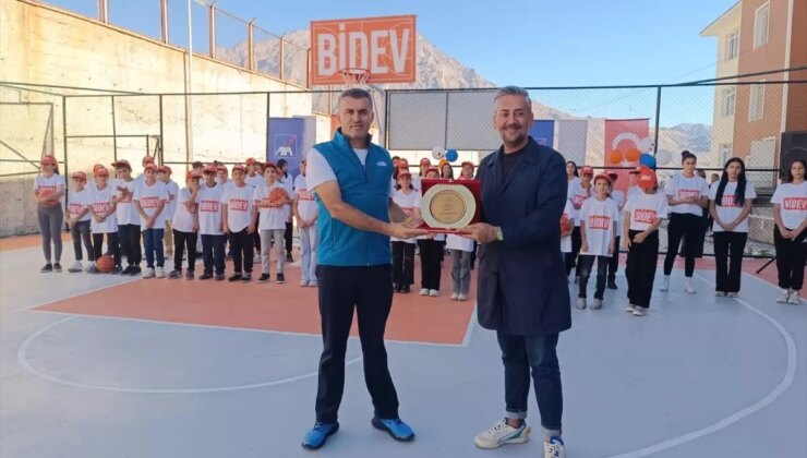 Hakkari’de Basketbol Sahası Açılışı Gerçekleşti