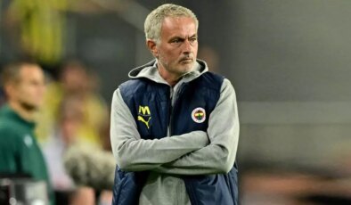 Mourinho’dan sürpriz orta saha tercihi! Antalyaspor-Fenerbahçe maçının ilk 11’leri belli oldu