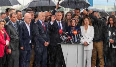 Özgür Özel: Mahkeme Işık Hızıyla Karar Veriyor