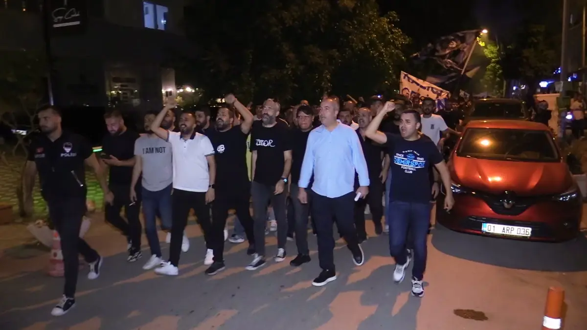 Adana Demirspor Taraftarından Yönetim Protestosu