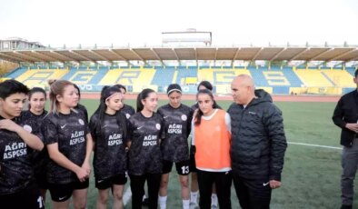 Ağrı’nın Kadın Futbol Takımı, Dünya Kız Çocukları Günü’nde Maç Yaptı