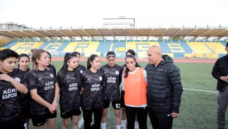 Ağrı’nın Kadın Futbol Takımı, Dünya Kız Çocukları Günü’nde Maç Yaptı