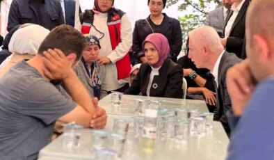Bakan Göktaş, Katledilen Genç Kızların Ailelerine Taziye Ziyareti Gerçekleştirdi