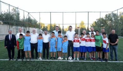Bakan Kurum, Adıyaman’da Çocuklarla Futbol Oynadı