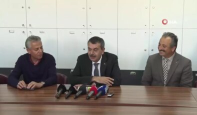 Bakan Tekin: “20 yıllık bir öğretmeni test sınavına almak olmaz”