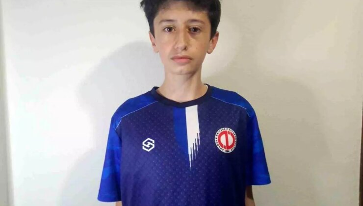 Bilecik Kartalspor’un Yıldız Futbolcusu Emirhan Ayıran, Anadolu Üniversitesi’ne Transfer Oldu