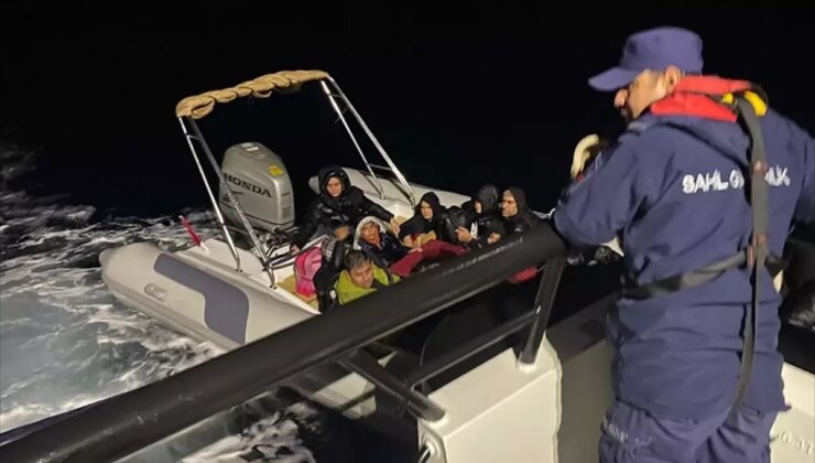 Çanakkale açıklarında 40 düzensiz göçmen yakalandı