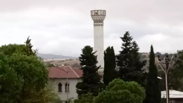 Çanakkale Biga’da Yıldırım Düşmesi Camii Minaresini Yıktı