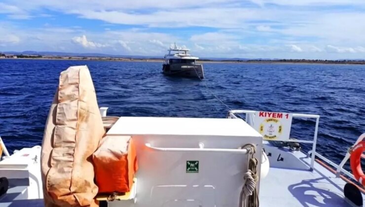 Çanakkale Boğazı’nda Makine Arızası Geçiren Tekne Kurtarıldı