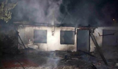Çanakkale’de Muhtarın Evi Yangında Kullanılamaz Hale Geldi