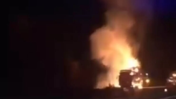 Çanakkale’de Saman Yüklü TIR Yangını