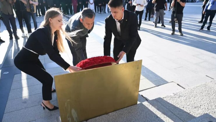 CHP Genel Başkanı Özgür Özel, Çanakkale’de Şehitler Abidesi’ni Ziyaret Etti