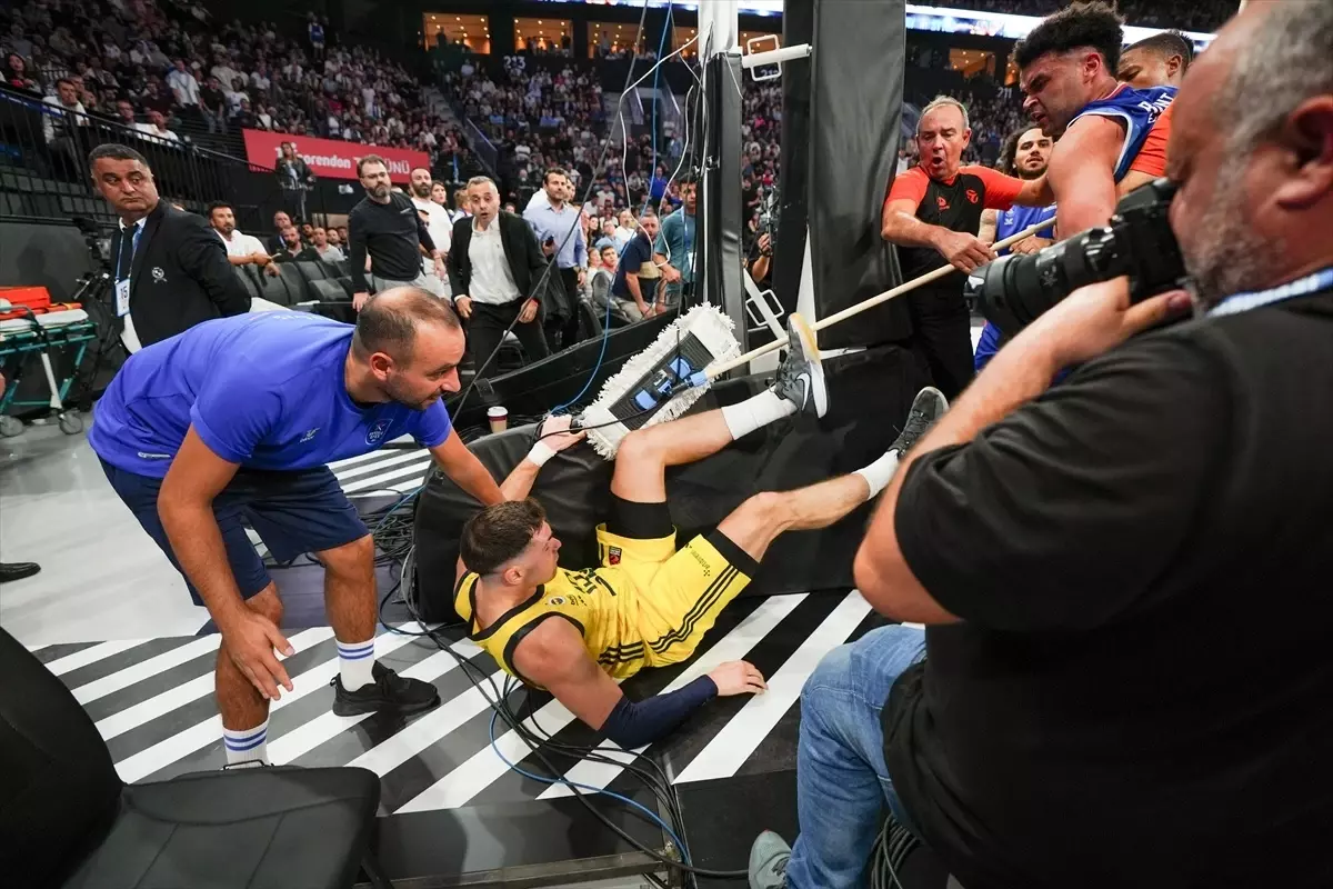 Fenerbahçe Beko, Anadolu Efes’i Deplasmanda Yendi