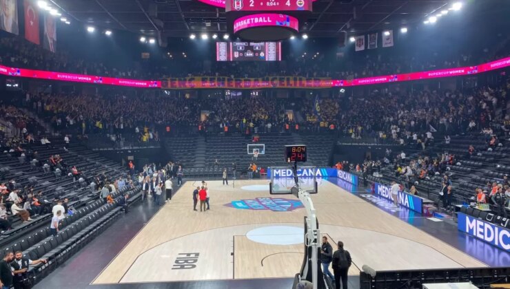 Fenerbahçe ile Beşiktaş’ın Maçı Yabancı Maddelerle Durduruldu