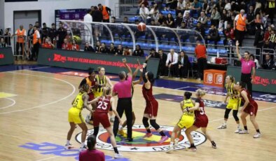 Fenerbahçe Opet, Galatasaray’ı Mağlup Etti