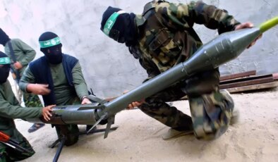 Hamas, 7 Ekim saldırılarının yıl dönümünde Tel Aviv’e füze saldırısı başlattı