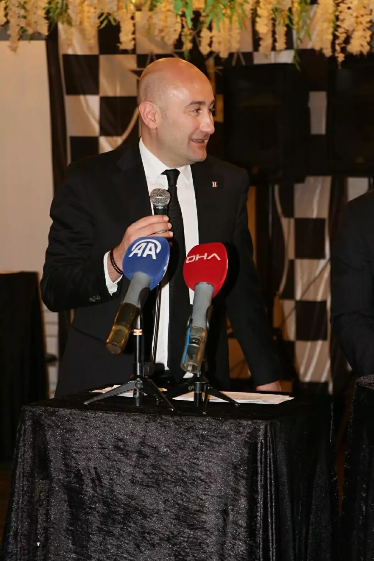 Hüseyin Yücel İzmir’de Beşiktaşlılarla Buluştu